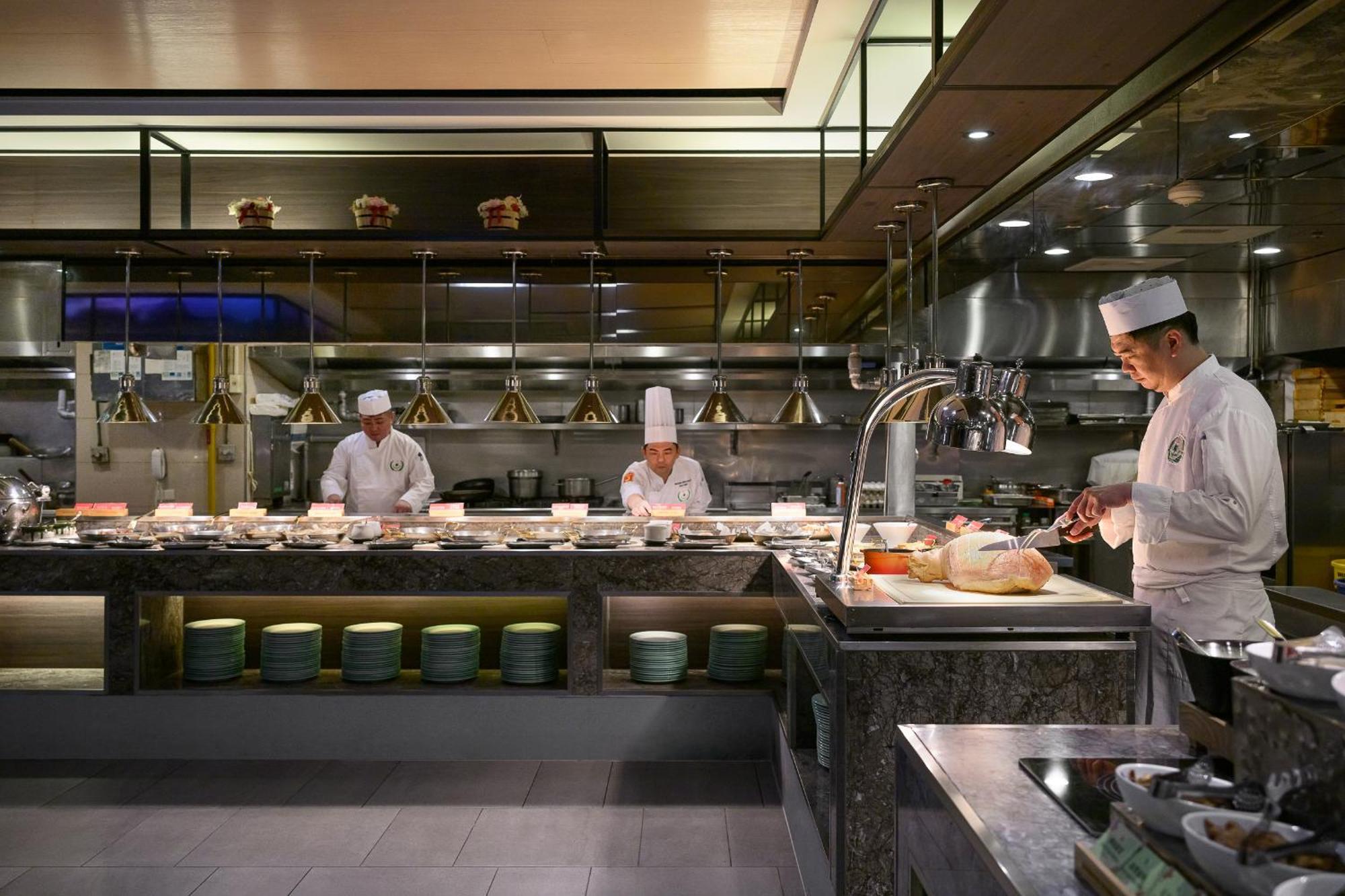 Evergreen Resort Hotel - Jiaosi Jiaoxi Eksteriør billede A commercial kitchen