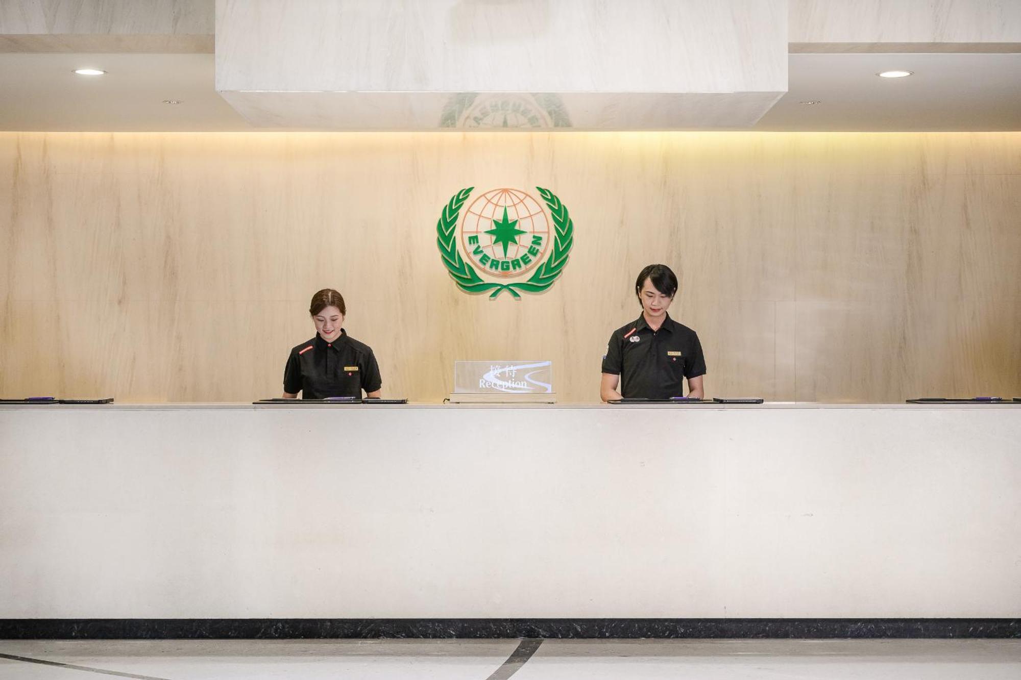 Evergreen Resort Hotel - Jiaosi Jiaoxi Eksteriør billede Reception desk at the headquarters of the China Meteorological Administration