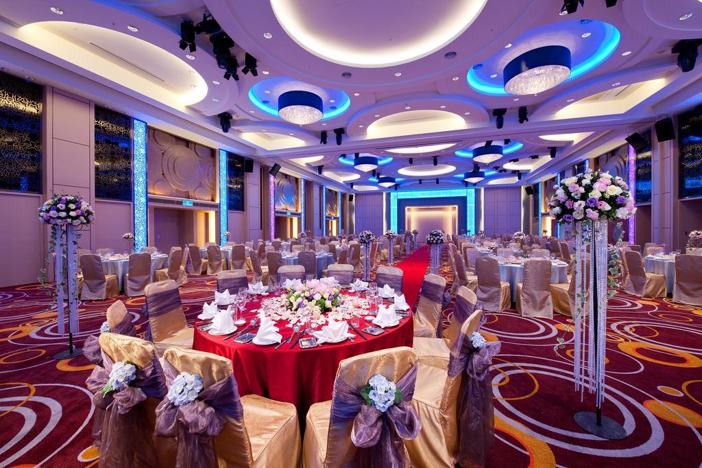 Evergreen Resort Hotel - Jiaosi Jiaoxi Eksteriør billede A wedding reception at the Grand Ballroom