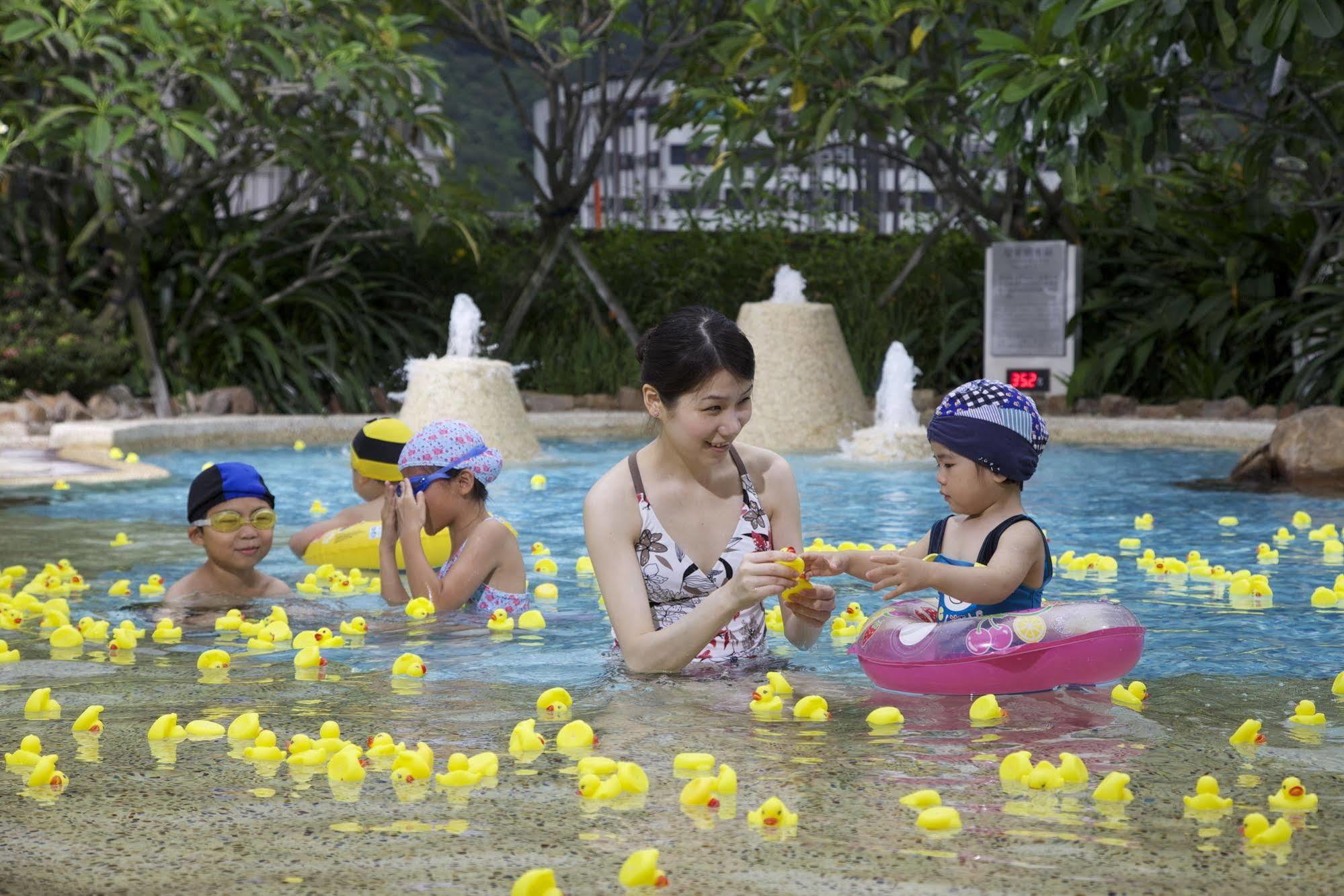 Evergreen Resort Hotel - Jiaosi Jiaoxi Eksteriør billede Swimming pool at the park