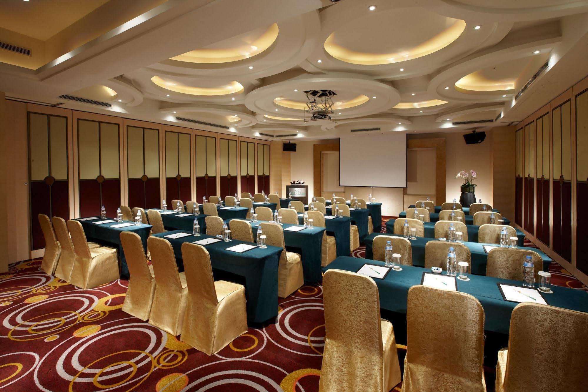 Evergreen Resort Hotel - Jiaosi Jiaoxi Eksteriør billede A meeting room at a hotel