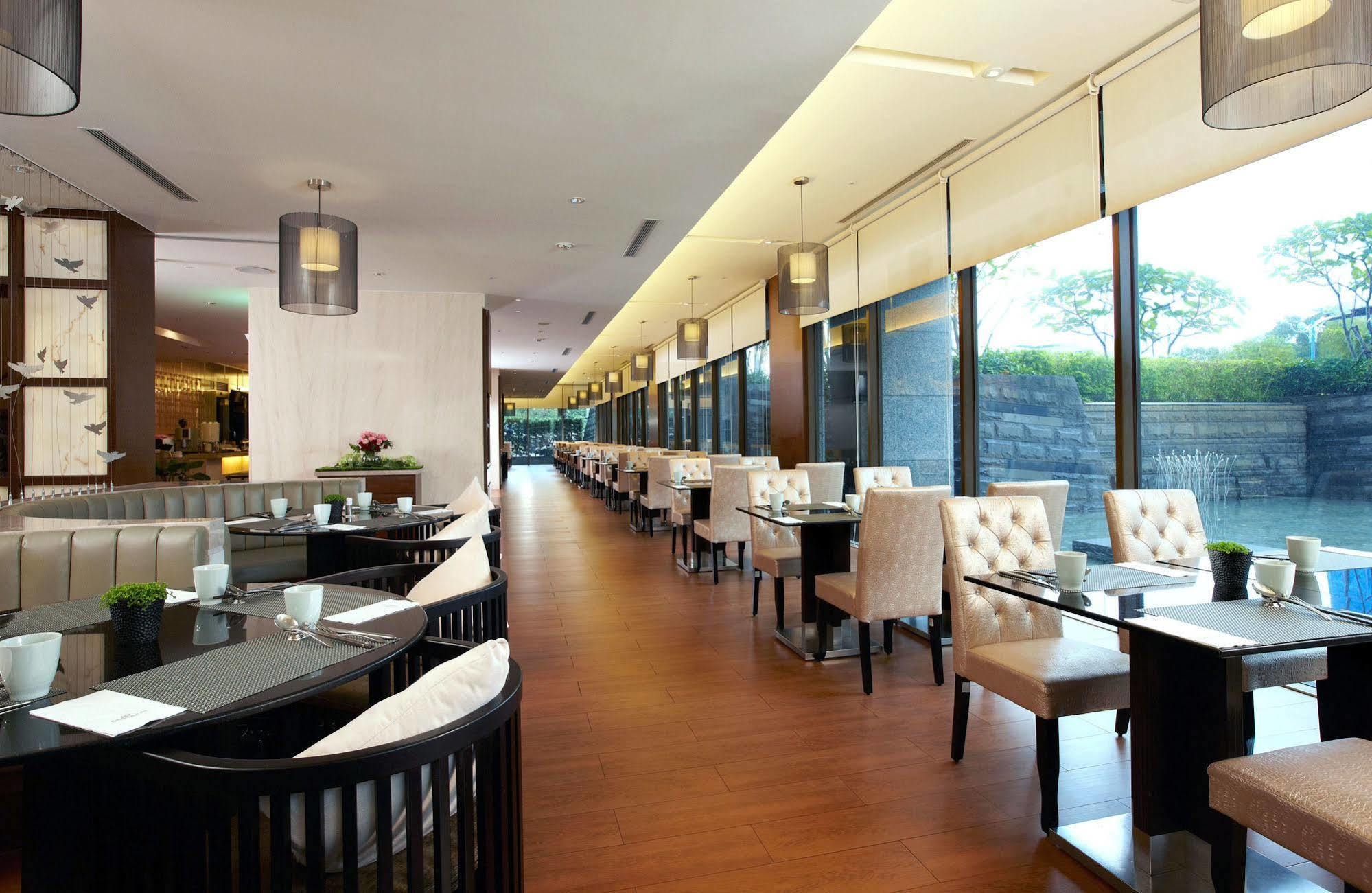 Evergreen Resort Hotel - Jiaosi Jiaoxi Eksteriør billede The interior of the restaurant